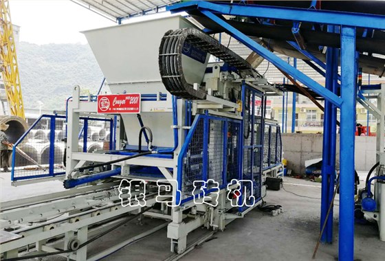 免燒透水磚設(shè)備：透水磚機(jī)用技術(shù)創(chuàng)新服務(wù)社會，服務(wù)用戶！