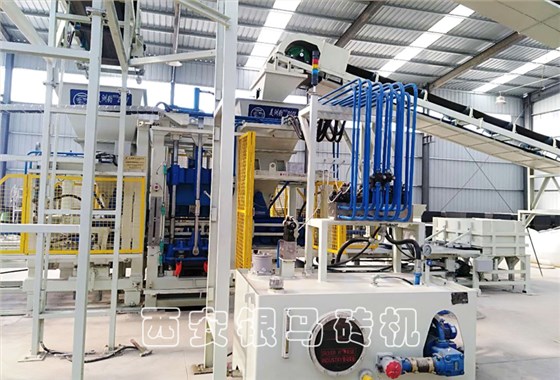 全自動磚機生產(chǎn)線：透水磚機設(shè)備考察之底座的重要性！