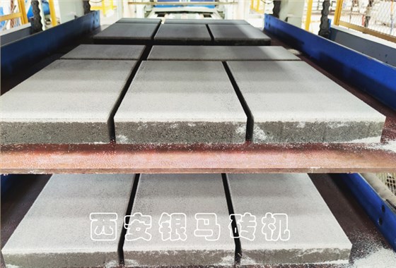 建筑垃圾制磚全套設(shè)備：智能砌塊磚機總動員，共繪藍圖！