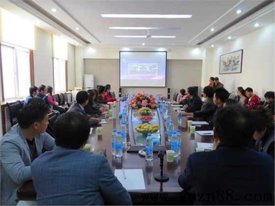 銀馬透水磚機(jī)廠家扒皮會現(xiàn)場