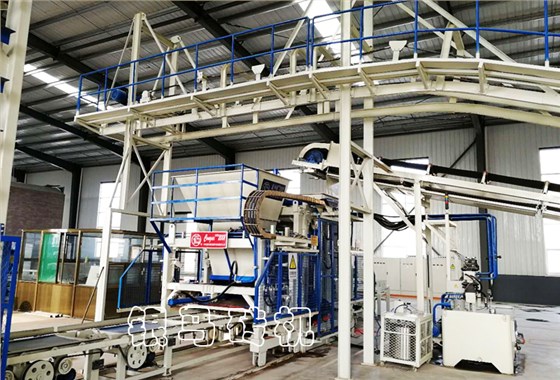 PC磚生產(chǎn)機(jī)械：經(jīng)濟(jì)被按暫停建，企業(yè)如何重新突圍？