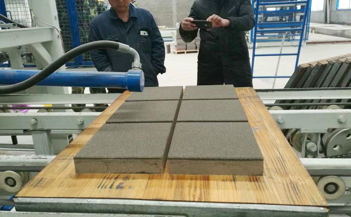 水泥砌塊磚機設(shè)備生產(chǎn)的燒結(jié)制品可“吸廢” 水泥砌塊磚機設(shè)備生產(chǎn)的燒結(jié)制品可“吸廢”