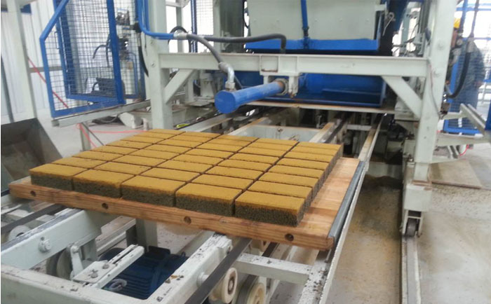 謹(jǐn)記六點:搞定水泥免燒磚機設(shè)備的日常護(hù)養(yǎng)! 謹(jǐn)記六點:搞定水泥免燒磚機設(shè)備的日常護(hù)養(yǎng)!