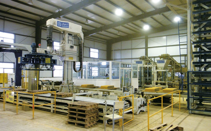 路沿石制磚機(jī)械的類型及特色 路沿石制磚機(jī)械的類型及特色