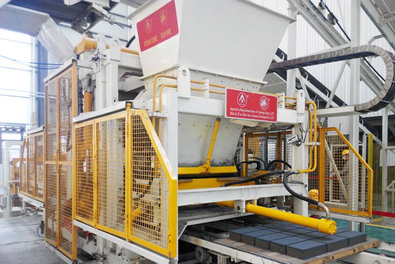 高質(zhì)量的透水磚機(jī)設(shè)備才是市場的生存之道 高質(zhì)量的透水磚機(jī)設(shè)備才是市場的生存之道