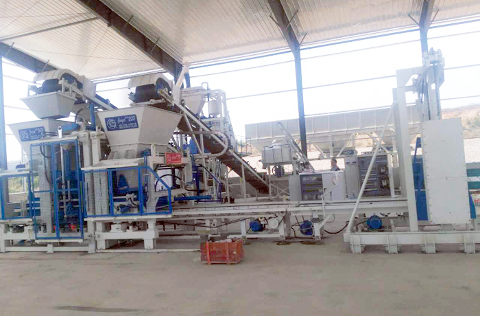 銀馬透水磚生產(chǎn)設(shè)備制造高品質(zhì)透水磚的保障 銀馬透水磚生產(chǎn)設(shè)備制造高品質(zhì)透水磚的保障