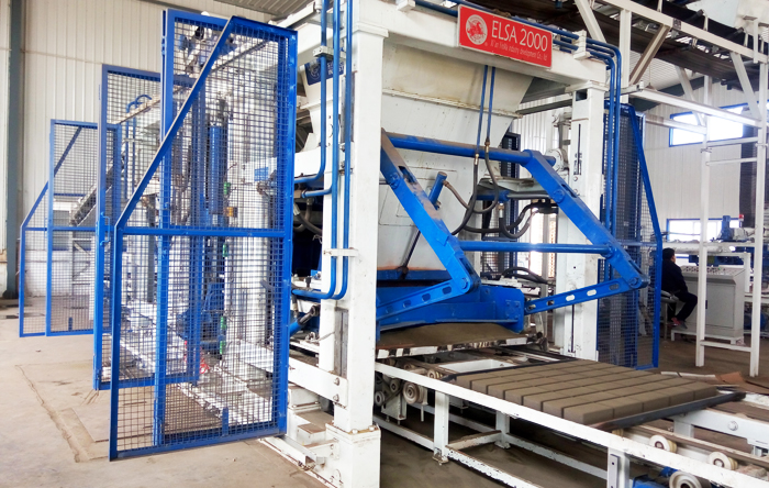 伊犁淘汰燒結(jié)磚輪窯效果明顯,傳統(tǒng)制磚業(yè)該何去何從 伊犁淘汰燒結(jié)磚輪窯效果明顯,傳統(tǒng)制磚業(yè)該何去何從