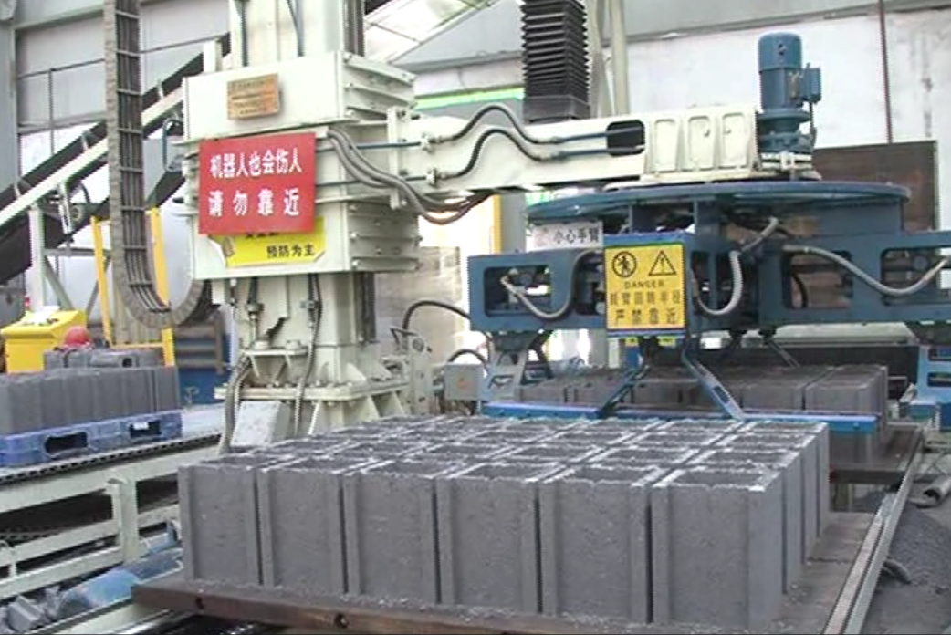 銀馬水泥空心磚機優(yōu)勢分析 銀馬水泥空心磚機優(yōu)勢分析