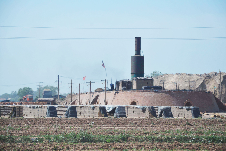 銀馬磚機廠家關于燒結磚瓦行業(yè)的形勢淺析 銀馬磚機廠家關于燒結磚瓦行業(yè)的形勢淺析