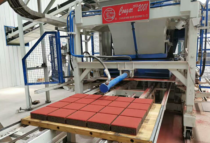 透水磚制磚設備制品的五大優(yōu)勢 透水磚制磚設備制品的五大優(yōu)勢