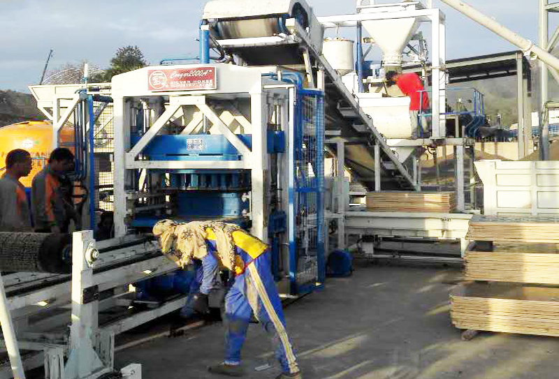 銀馬造磚機器磨損經(jīng)常出現(xiàn)在什么部位? 銀馬造磚機器磨損經(jīng)常出現(xiàn)在什么部位?