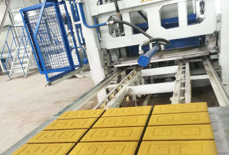 全自動透水磚磚機(jī)