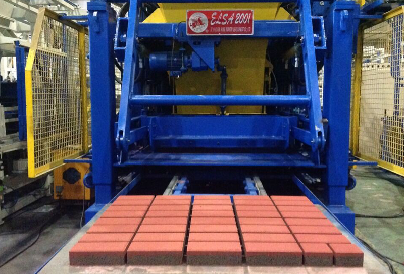 全自動(dòng)透水磚磚機(jī)