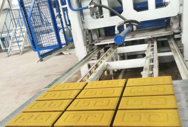 工業(yè)廢渣制磚機