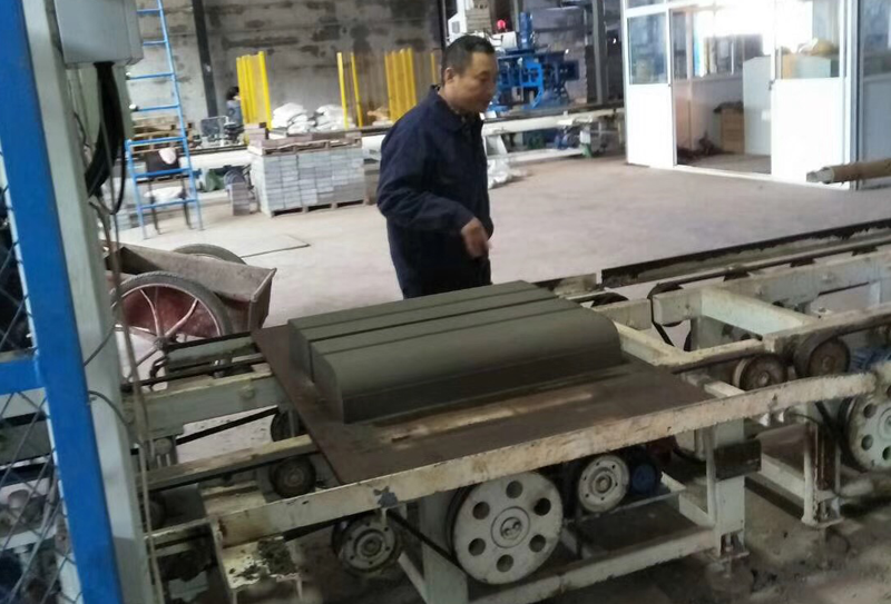 固廢制磚設(shè)備