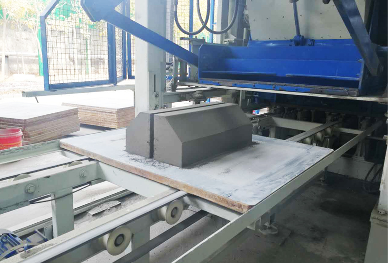 環(huán)保建筑垃圾制磚機(jī)