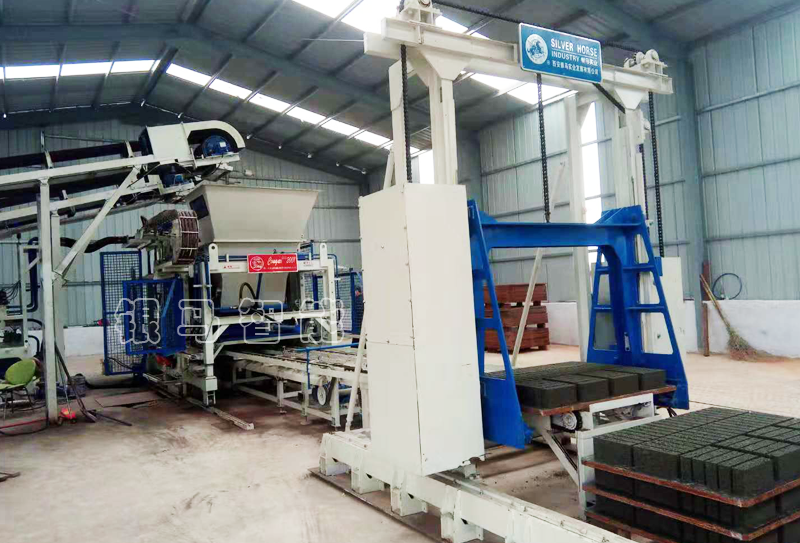 免燒磚制磚機(jī)器：皮帶輸送機(jī)兩大驅(qū)動裝置的優(yōu)缺點(diǎn)