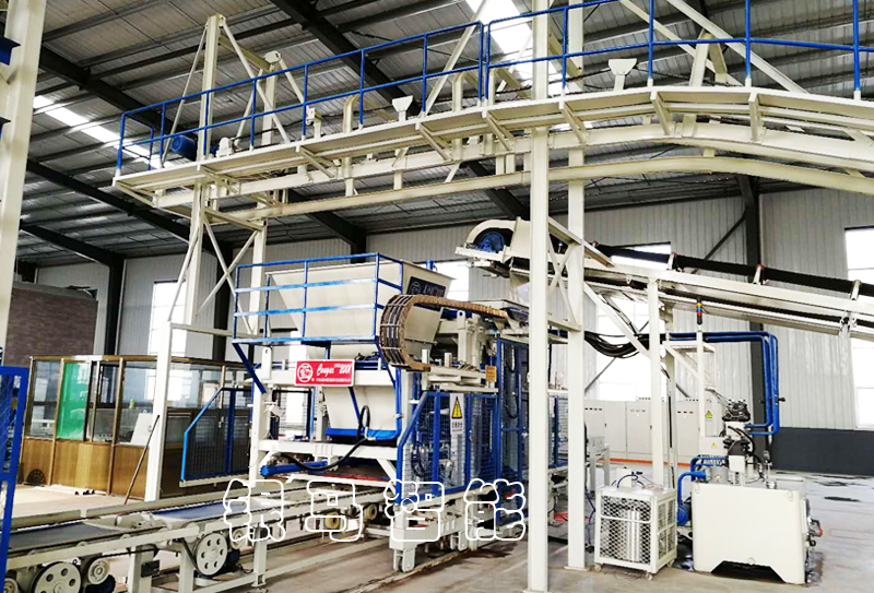 草坪磚生產(chǎn)機(jī)器：砌塊磚機(jī)不同型號(hào)設(shè)備的選購細(xì)節(jié)