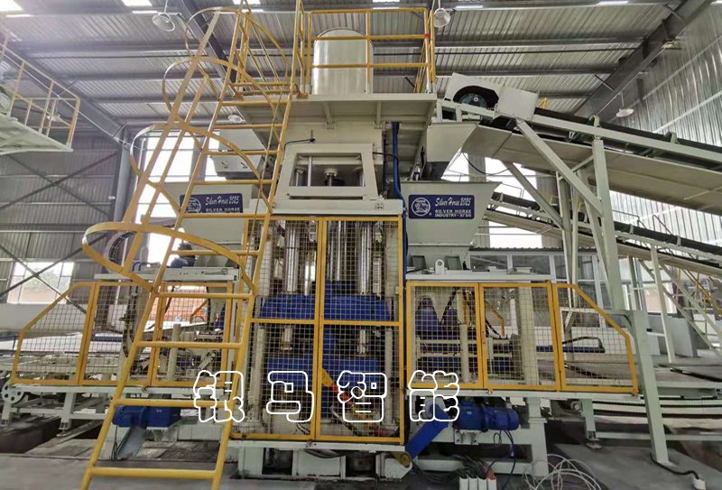 廣場磚機(jī)設(shè)備：砌塊磚機(jī)建筑垃圾再生中的綠色產(chǎn)業(yè)線！