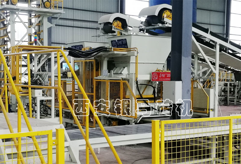 全自動路沿石生產(chǎn)設(shè)備：免燒磚機(jī)科技利刃，創(chuàng)新敢為人先！