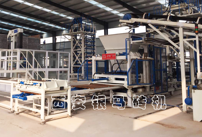 全自動磚機生產(chǎn)線：透水磚機正確操作應(yīng)掌握哪些要點？