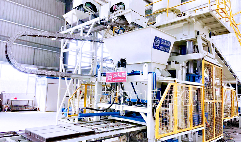 全自動水泥制磚機(jī)器：混凝土制品科技之集大成者